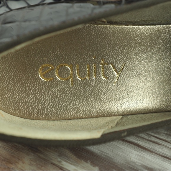 NWOT Equity brown croc embossed maryjanes - Picture 7 of 9